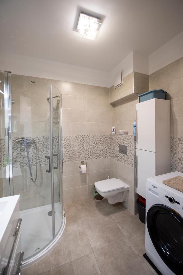 Zsuka Apartman Free Parking Pécs Exterior photo