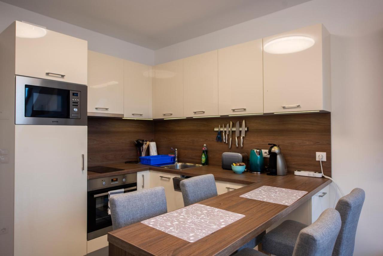 Zsuka Apartman Free Parking Pécs Exterior photo