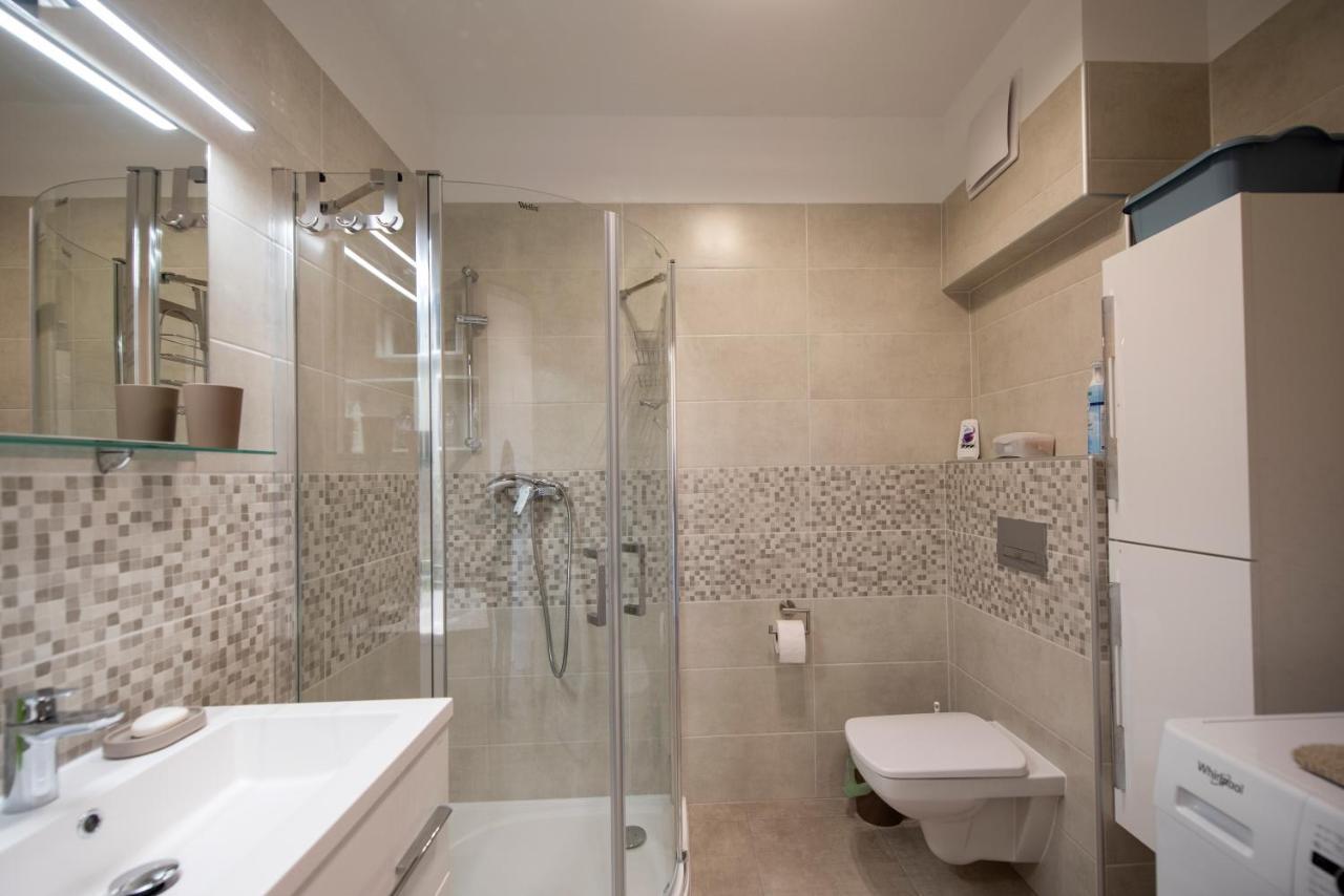 Zsuka Apartman Free Parking Pécs Exterior photo