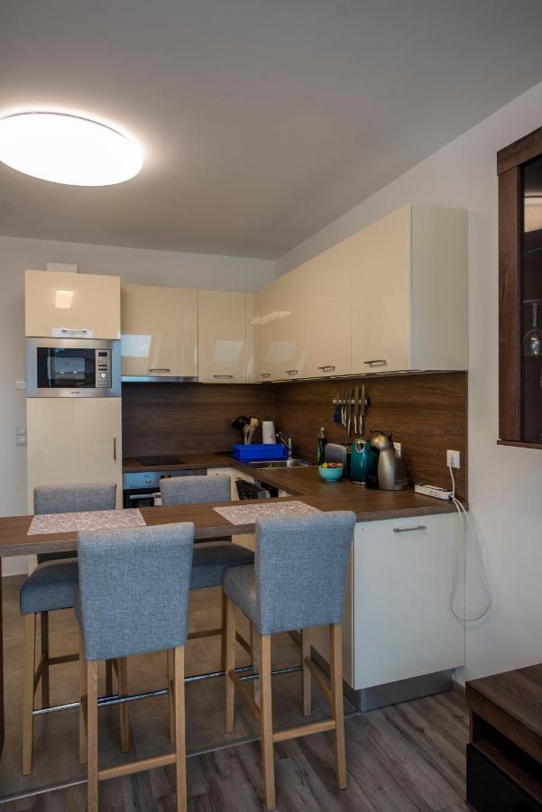 Zsuka Apartman Free Parking Pécs Exterior photo