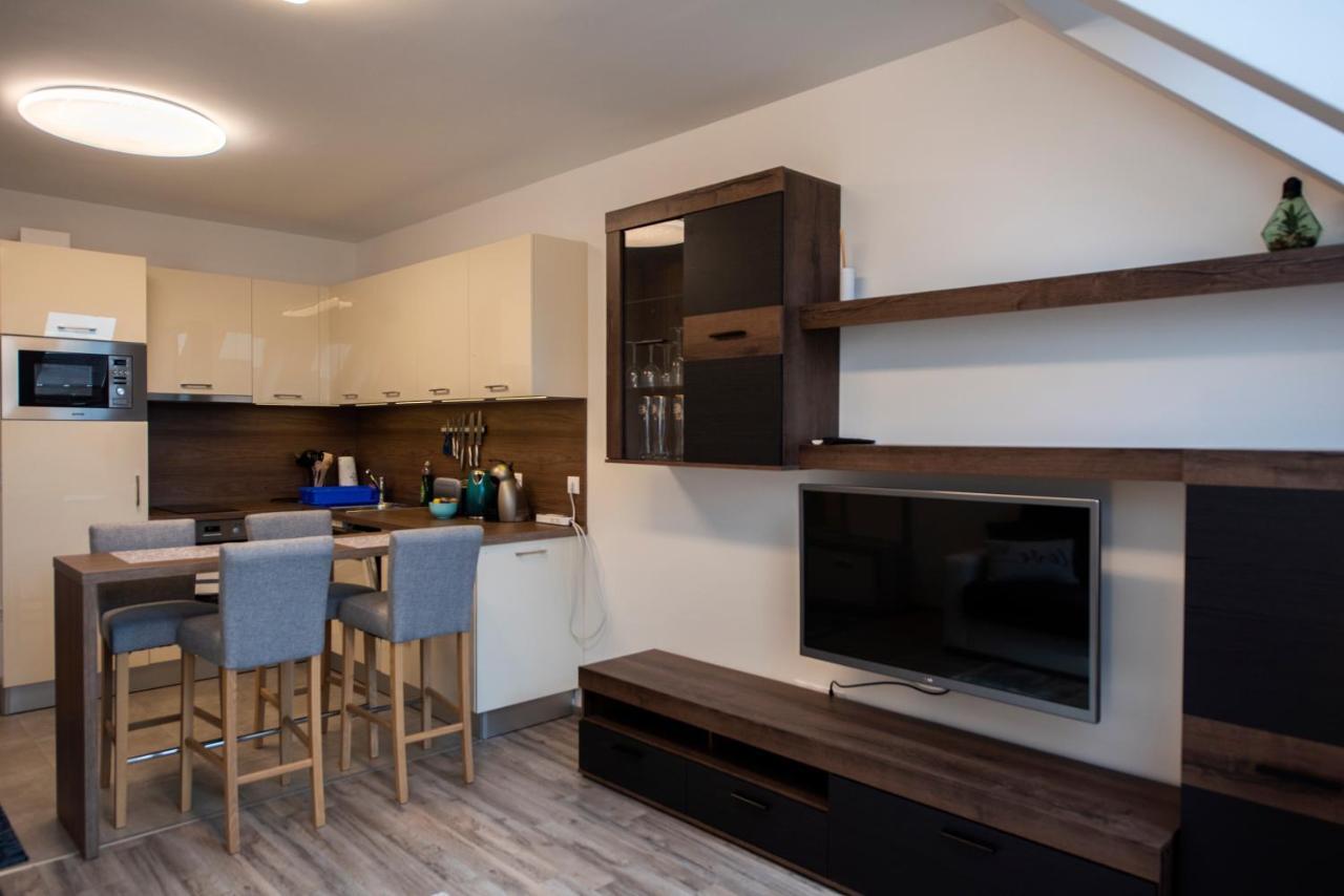 Zsuka Apartman Free Parking Pécs Exterior photo